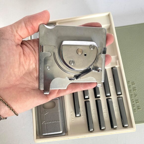 Sears Kenmore Buttonholer Zig-Zag Sewing Machine Accessories Kit Model 17501 Vtg - Picture 10 of 16